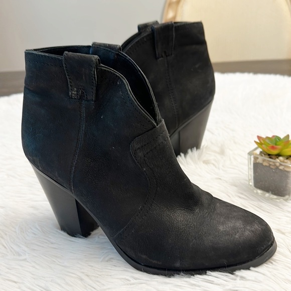 Vince Camuto Hillsy Black Leather Heel western pull on ankle bootie women’s 8.5 - Picture 3 of 9
